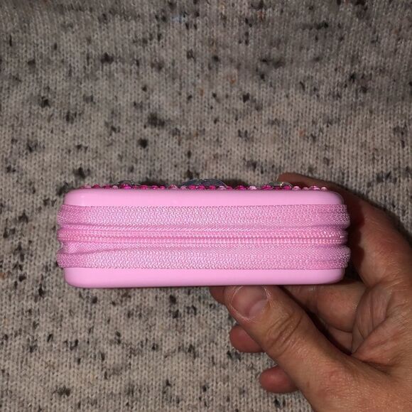 claire’s Rhinestone Hearts Barbie Pink Make Up Zip Around Tin - Picture 9 of 11